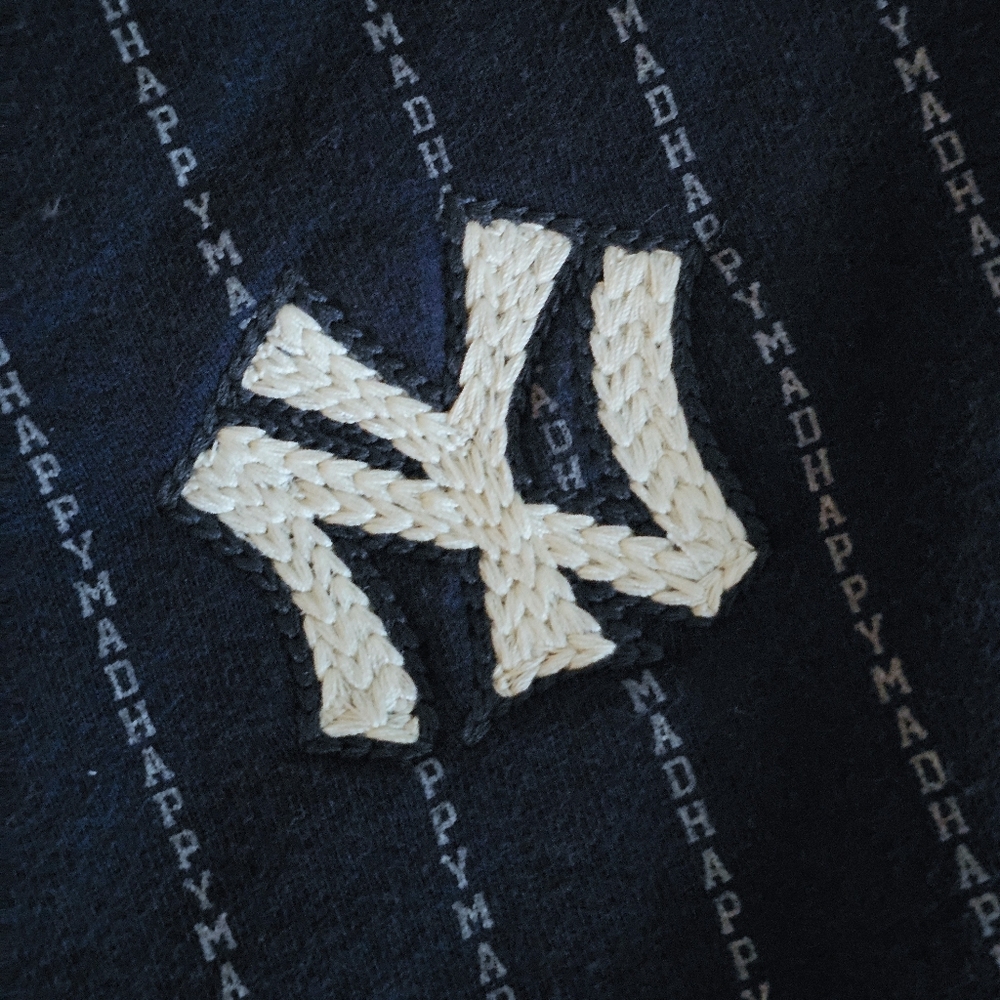 New MADHAPPY New York Yankees Crewneck Sweatshirt - XS - Picture 5 of 7